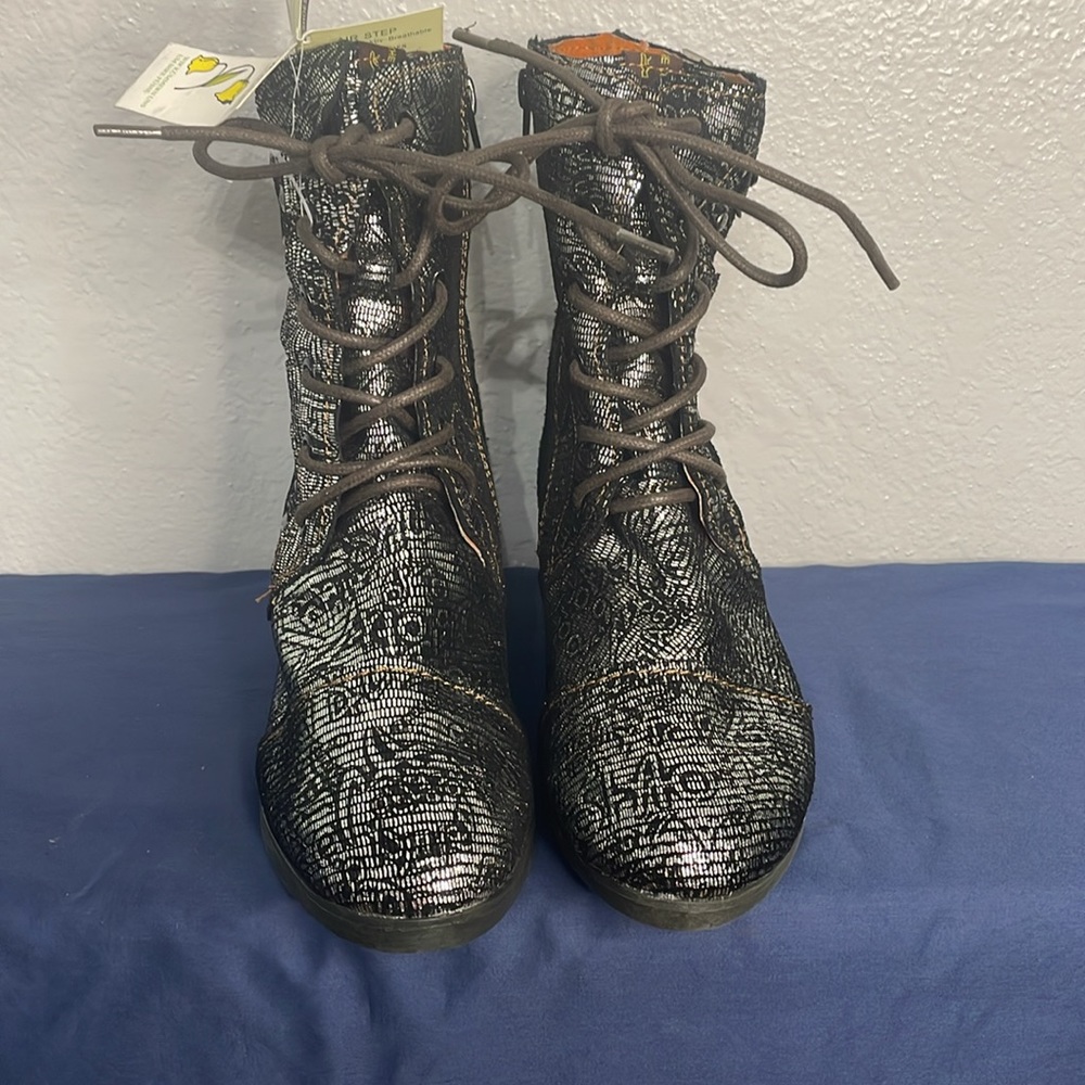 TMA MAIA company women’s leather metallic boots 7.5 NWT - Picture 4 of 15